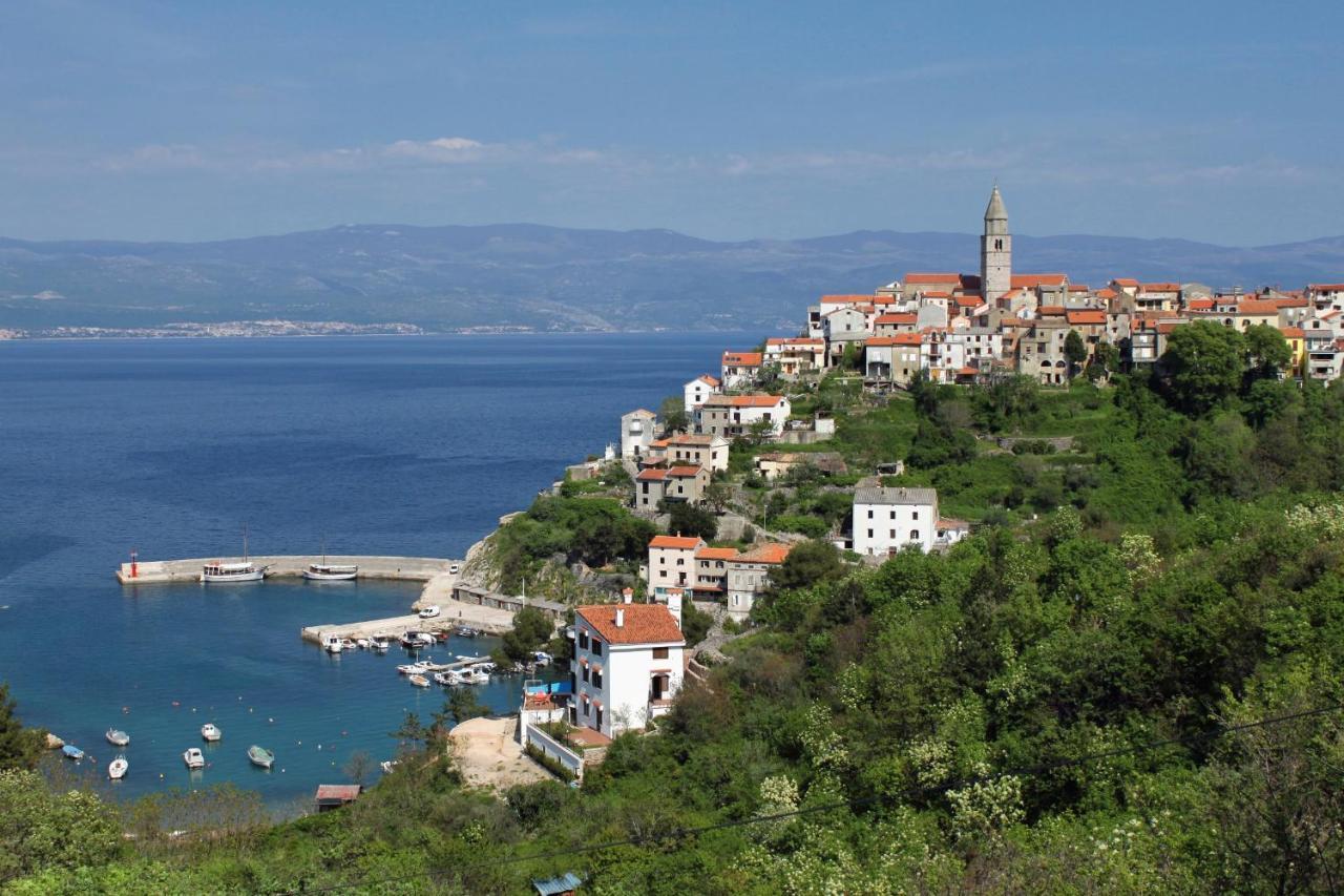 Apartments With A Parking Space Vrbnik, Krk - 429 외부 사진
