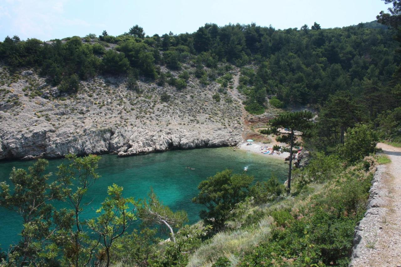 Apartments With A Parking Space Vrbnik, Krk - 429 외부 사진
