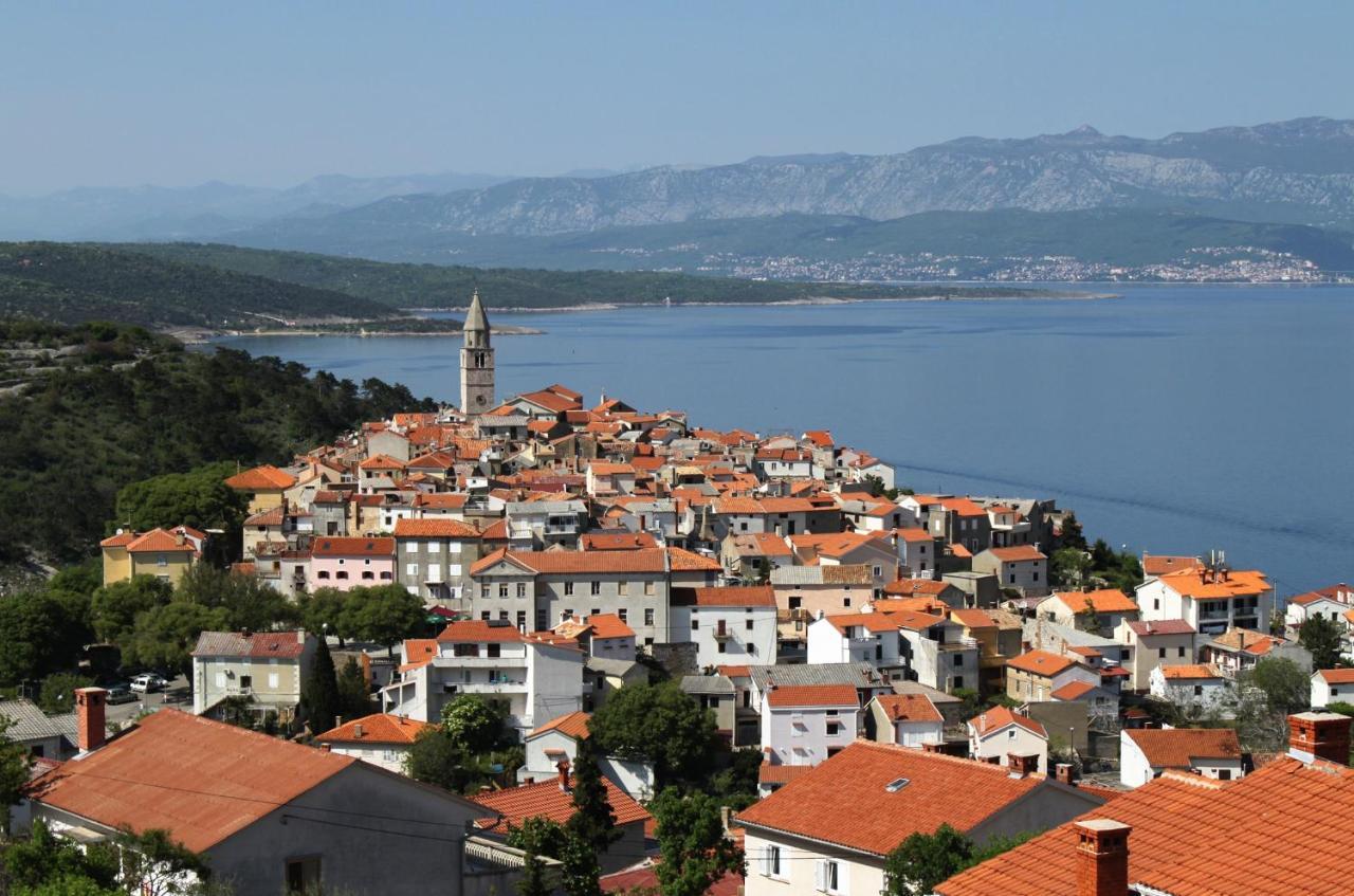 Apartments With A Parking Space Vrbnik, Krk - 429 외부 사진