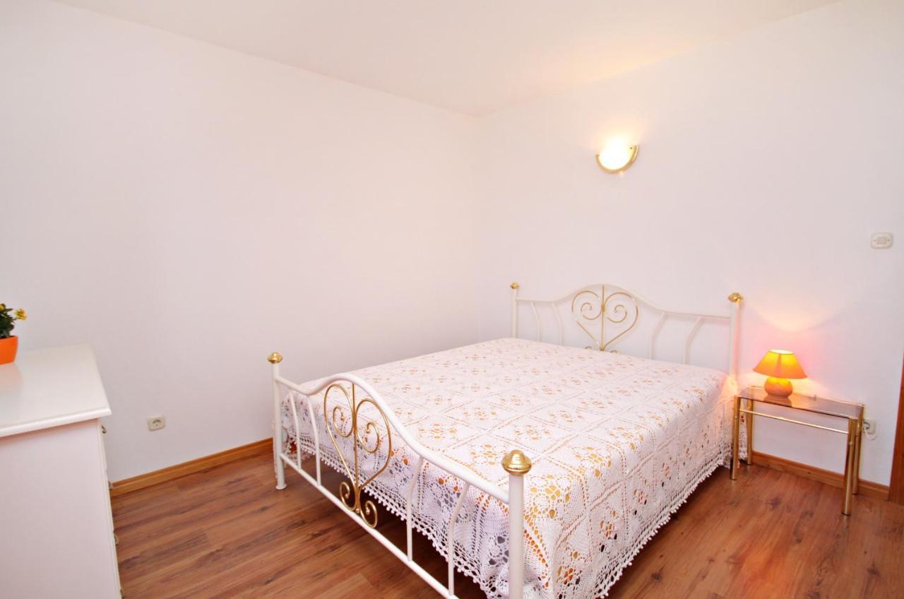 Apartments With A Parking Space Vrbnik, Krk - 429 외부 사진