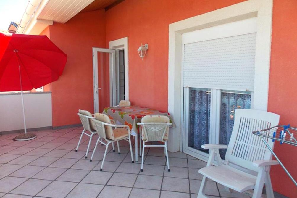 Apartments With A Parking Space Vrbnik, Krk - 429 외부 사진
